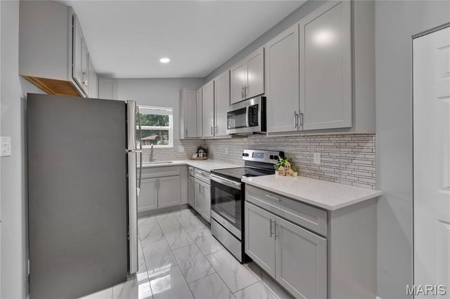 11209 Saint Shawn Lane, St Ann, MO 63074