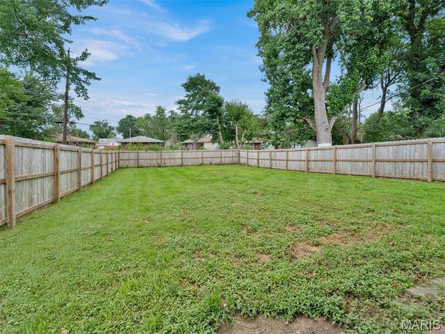 11209 Saint Shawn Lane, St Ann, MO 63074