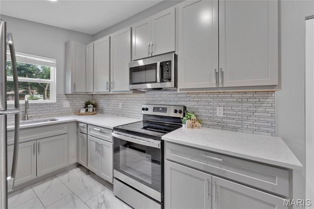 11209 Saint Shawn Lane, St Ann, MO 63074