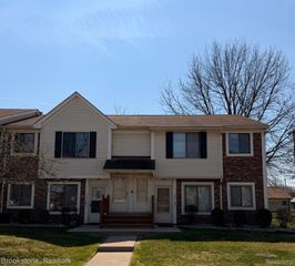 17408 Utica Oaks Lane, Roseville, MI 48066