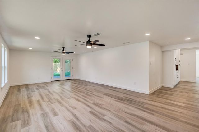 315 Cypress Street, Alvin, TX 77511