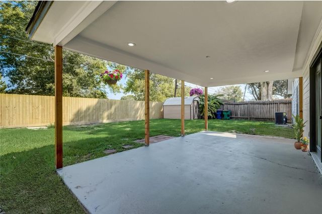 315 Cypress Street, Alvin, TX 77511