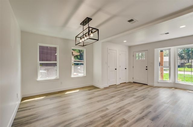 315 Cypress Street, Alvin, TX 77511