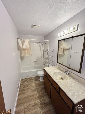 2270 W 5500 S, Roy, UT 84067