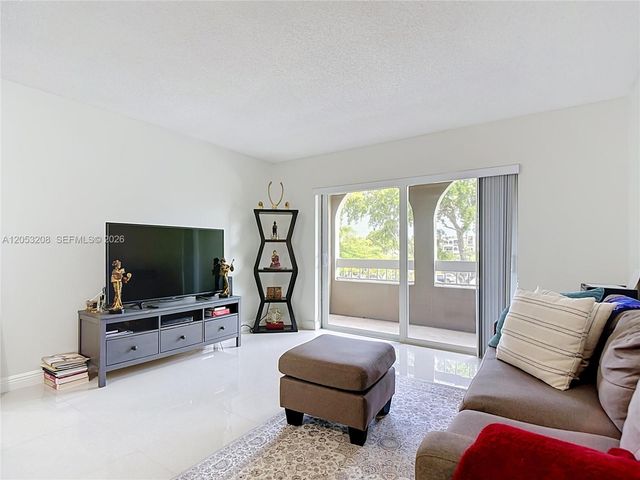 7722 Camino Real E304, Miami, FL 33143