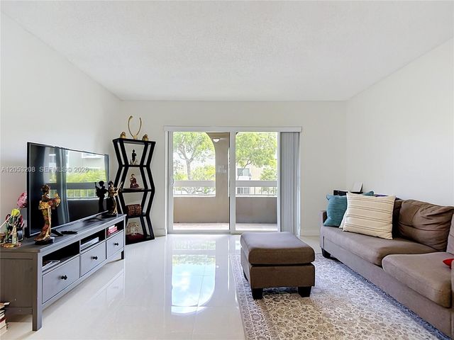 7722 Camino Real E304, Miami, FL 33143