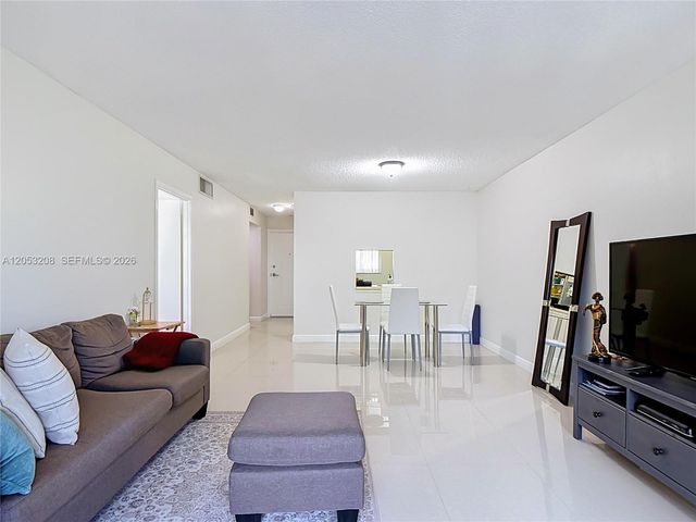 7722 Camino Real E304, Miami, FL 33143