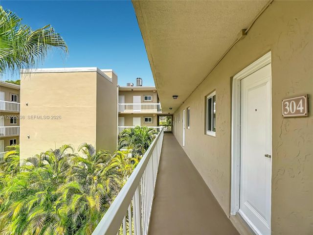 7722 Camino Real E304, Miami, FL 33143