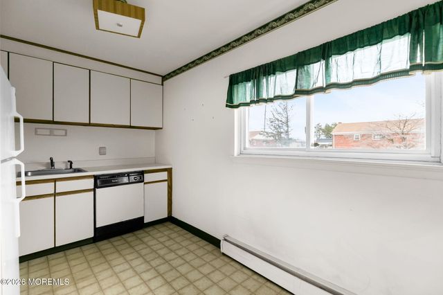 15 Azalea Court B, Eatontown, NJ 07724