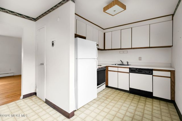 15 Azalea Court B, Eatontown, NJ 07724