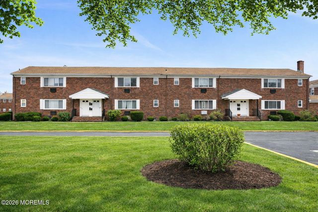 15 Azalea Court B, Eatontown, NJ 07724