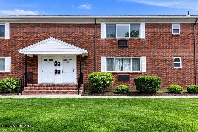 15 Azalea Court B, Eatontown, NJ 07724