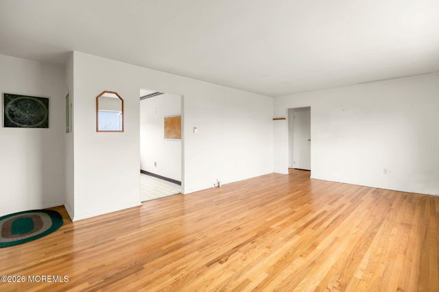 15 Azalea Court B, Eatontown, NJ 07724