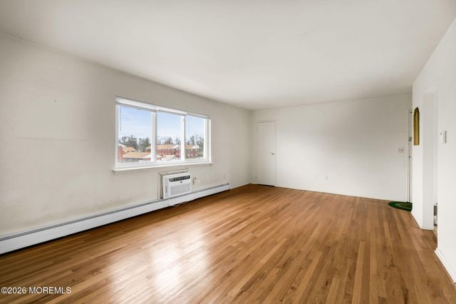 15 Azalea Court B, Eatontown, NJ 07724