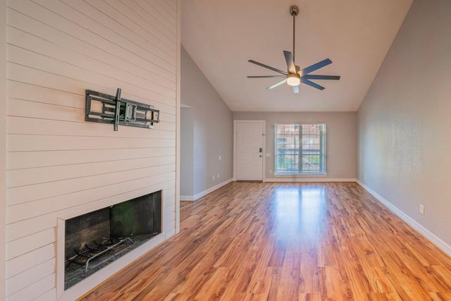 1880 White Oak Drive 176, Houston, TX 77009