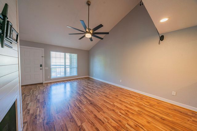 1880 White Oak Drive 176, Houston, TX 77009