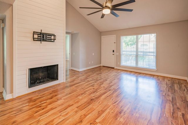 1880 White Oak Drive 176, Houston, TX 77009