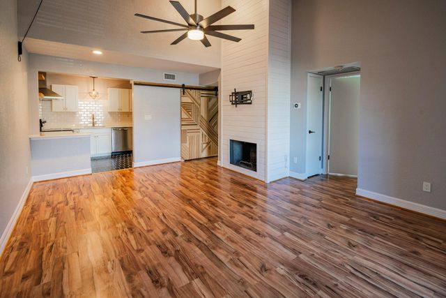 1880 White Oak Drive 176, Houston, TX 77009