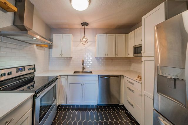 1880 White Oak Drive 176, Houston, TX 77009