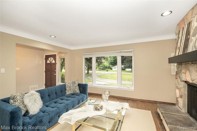 6730 Halyard Road, Bloomfield Hills, MI 48301