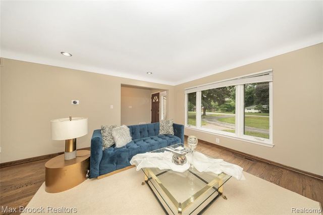 6730 Halyard Road, Bloomfield Hills, MI 48301