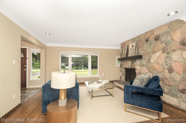 6730 Halyard Road, Bloomfield Hills, MI 48301