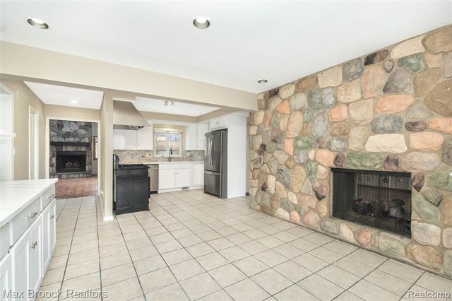 6730 Halyard Road, Bloomfield Hills, MI 48301