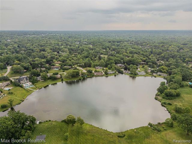 6730 Halyard Road, Bloomfield Hills, MI 48301