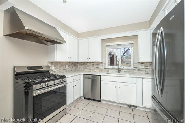 6730 Halyard Road, Bloomfield Hills, MI 48301