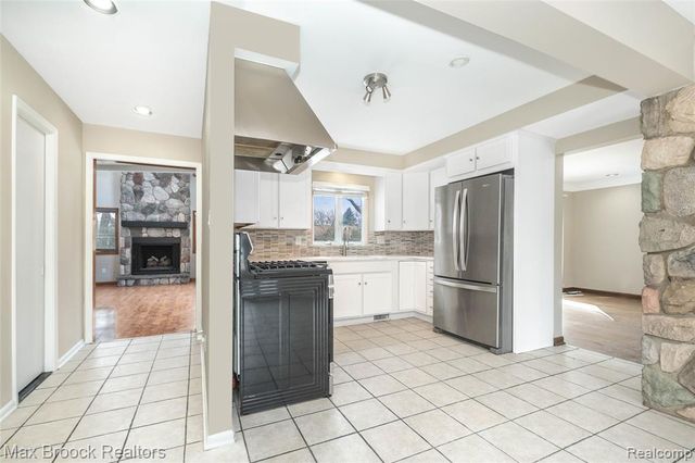 6730 Halyard Road, Bloomfield Hills, MI 48301