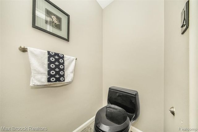 6730 Halyard Road, Bloomfield Hills, MI 48301