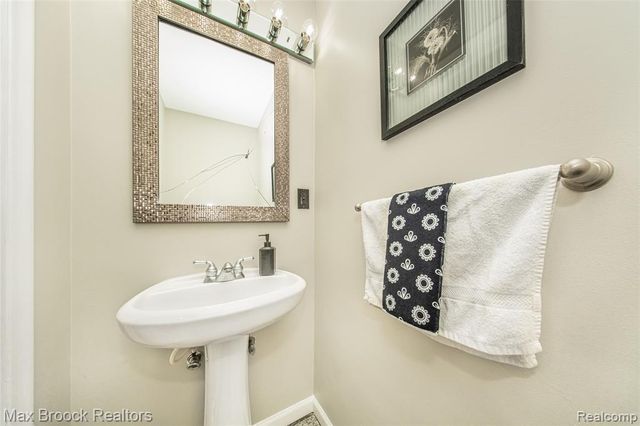 6730 Halyard Road, Bloomfield Hills, MI 48301