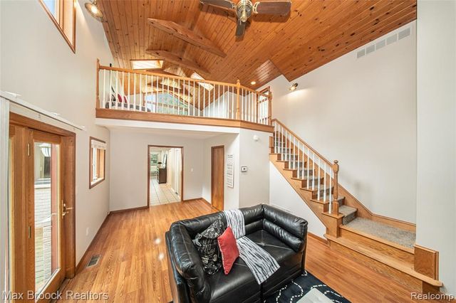 6730 Halyard Road, Bloomfield Hills, MI 48301