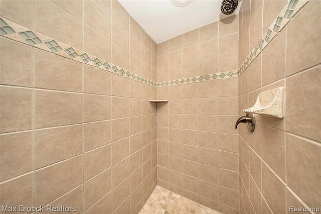 6730 Halyard Road, Bloomfield Hills, MI 48301