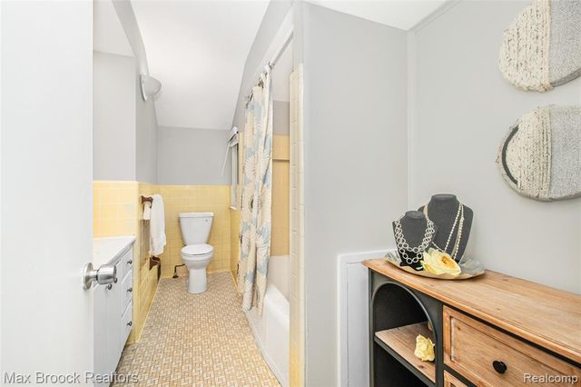 6730 Halyard Road, Bloomfield Hills, MI 48301