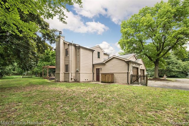 6730 Halyard Road, Bloomfield Hills, MI 48301