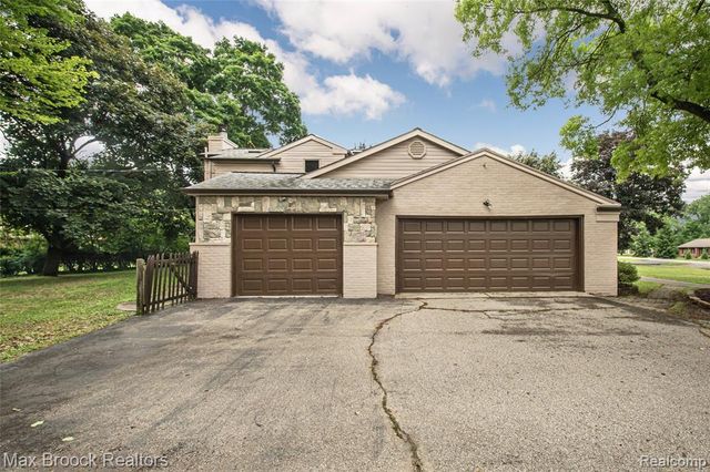 6730 Halyard Road, Bloomfield Hills, MI 48301