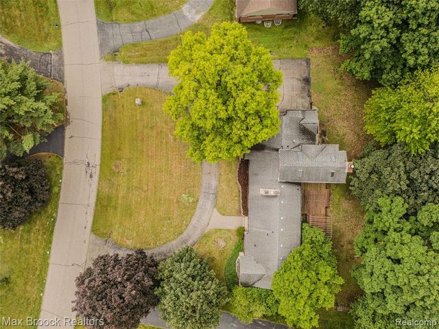 6730 Halyard Road, Bloomfield Hills, MI 48301