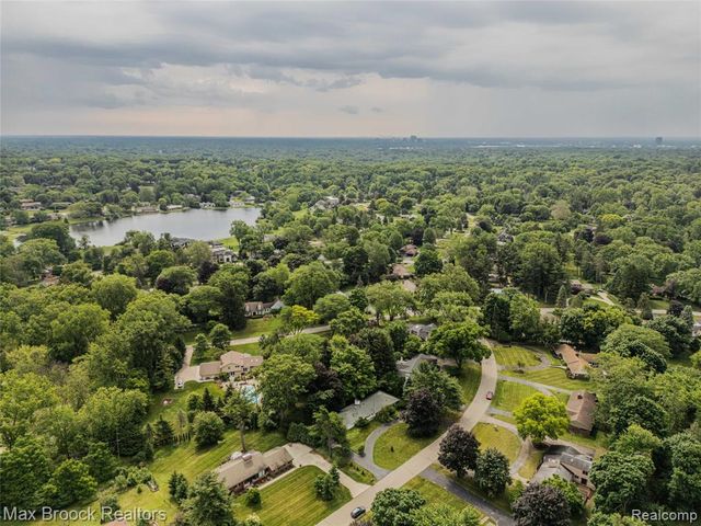 6730 Halyard Road, Bloomfield Hills, MI 48301