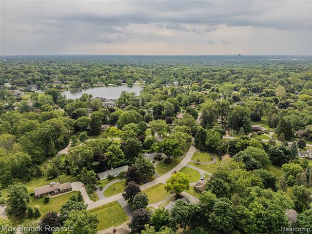 6730 Halyard Road, Bloomfield Hills, MI 48301