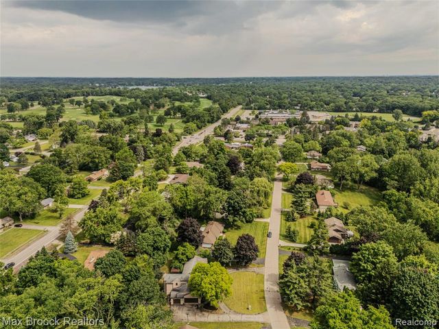 6730 Halyard Road, Bloomfield Hills, MI 48301