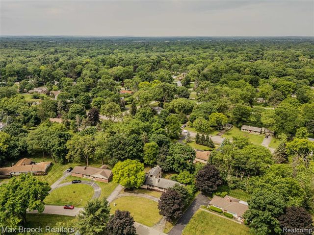 6730 Halyard Road, Bloomfield Hills, MI 48301