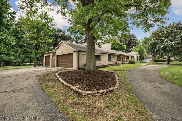 6730 Halyard Road, Bloomfield Hills, MI 48301