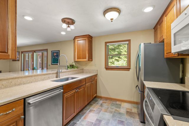 82 Corn Rd, Bolton, MA 01740