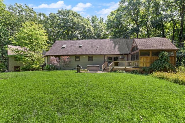 82 Corn Rd, Bolton, MA 01740