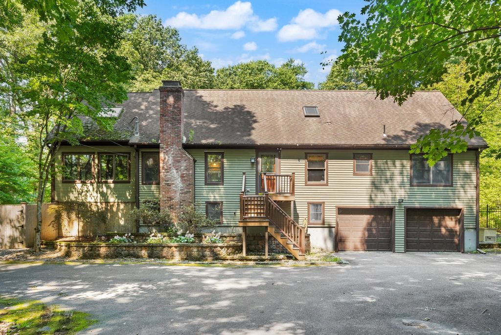 82 Corn Rd, Bolton, MA 01740