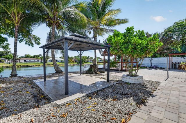 4602 BISON Street, Boca Raton, FL 33428