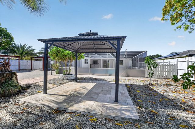4602 BISON Street, Boca Raton, FL 33428