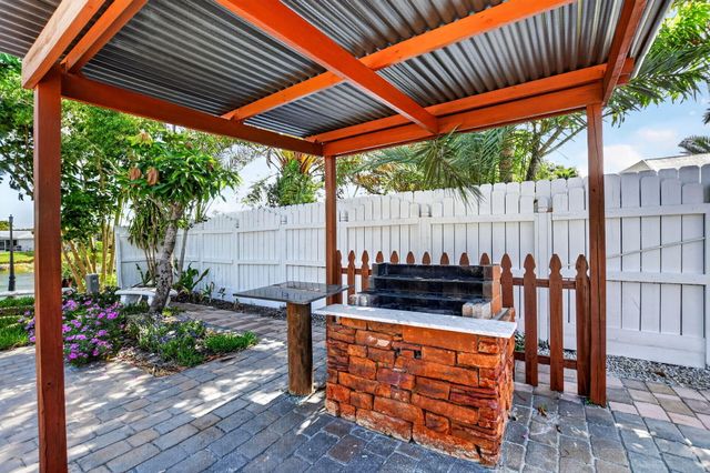 4602 BISON Street, Boca Raton, FL 33428