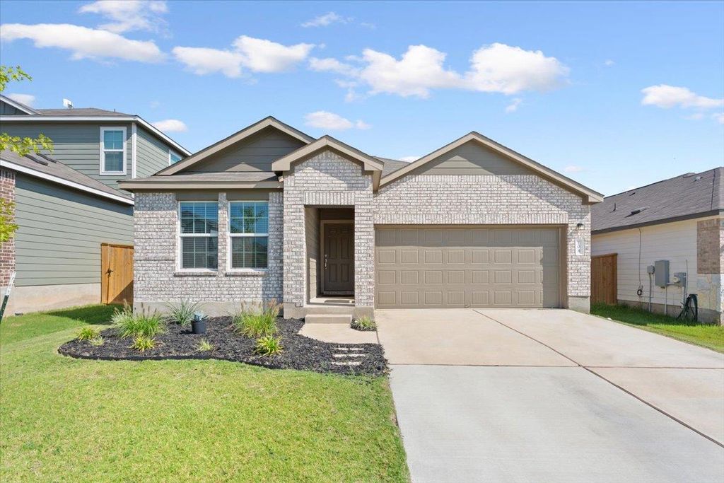 104 Rowdy Yates WAY, Jarrell, TX 76537